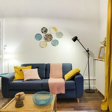 Sous Le Cèdre - Au Cœur De Nantes