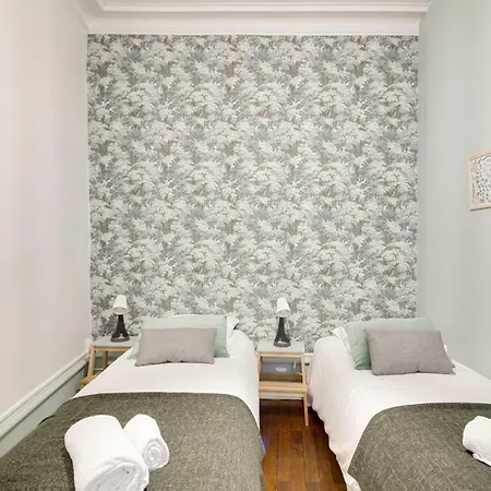 Sous Le Cèdre - Au Cœur De * Nantes